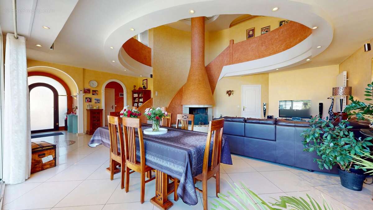 Maison 255 m² à Courtry  - photo 2