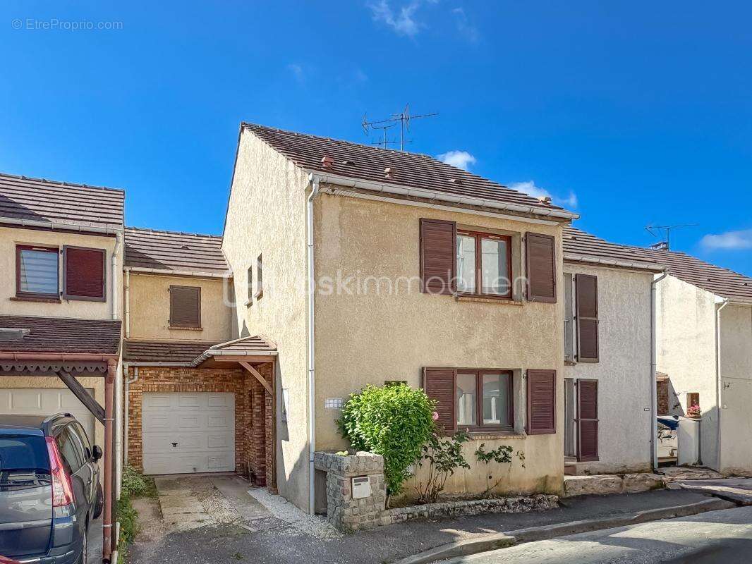 Maison à OZOIR-LA-FERRIERE