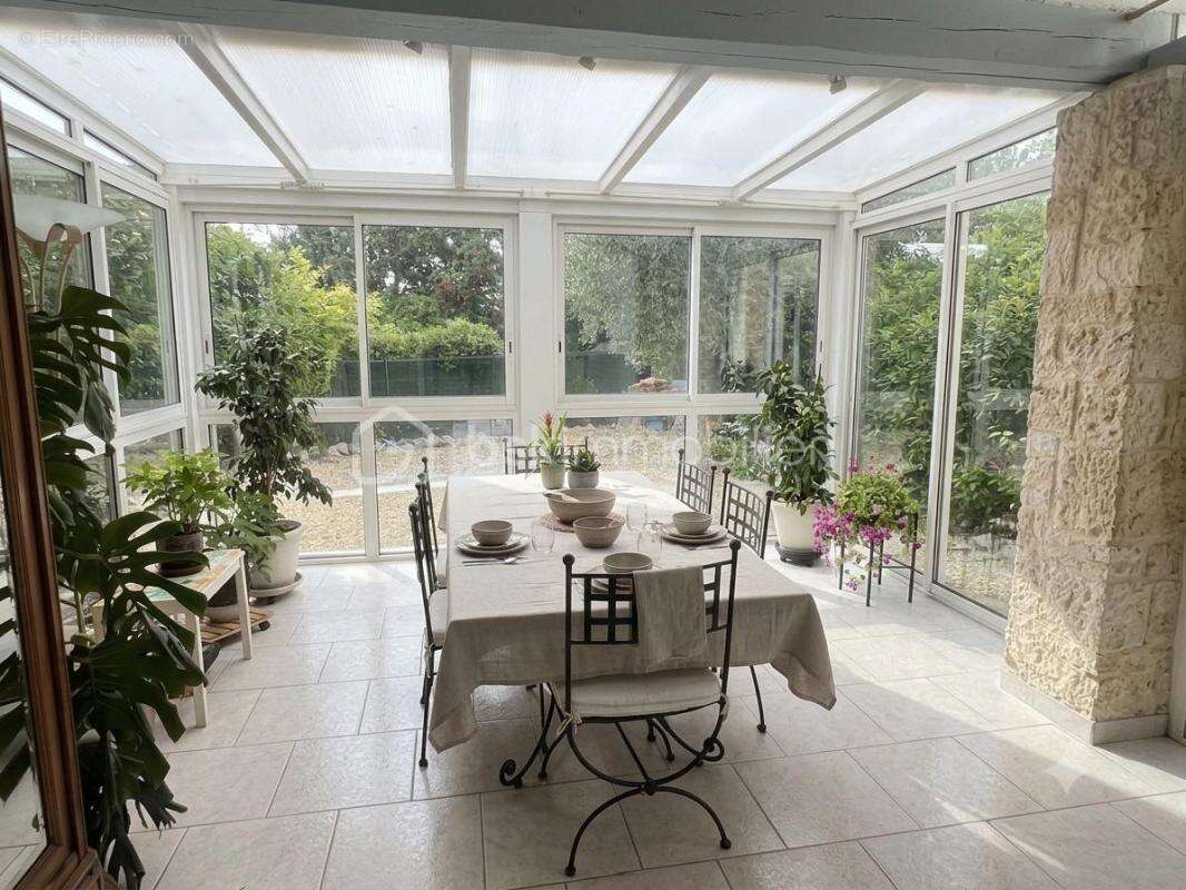 OLLIOULES – FAVEYROLLES - Maison familiale T9 de 160 m² avec annexes, piscine et terrain de 2 000 m² - photo 14