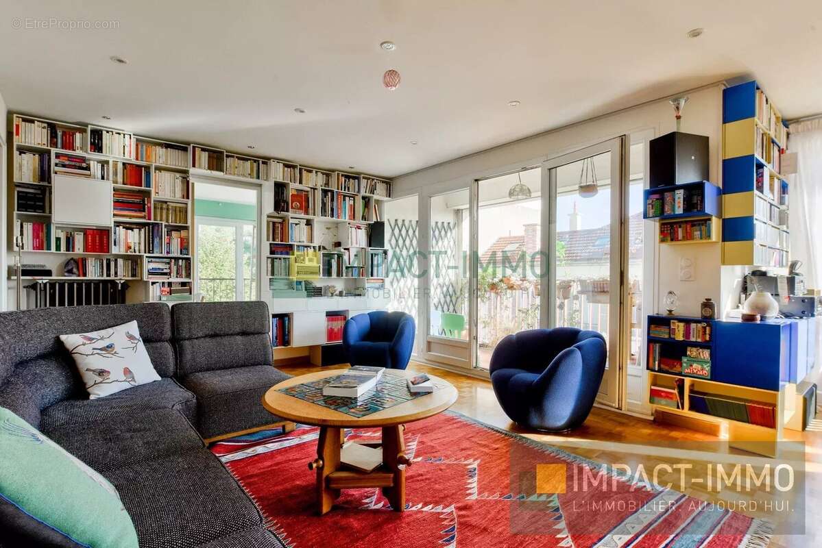 Appartement à COURBEVOIE