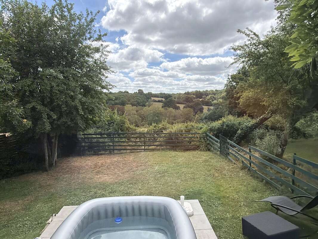 Une charmante maison individuelle offrant une vue magnifique - photo 5