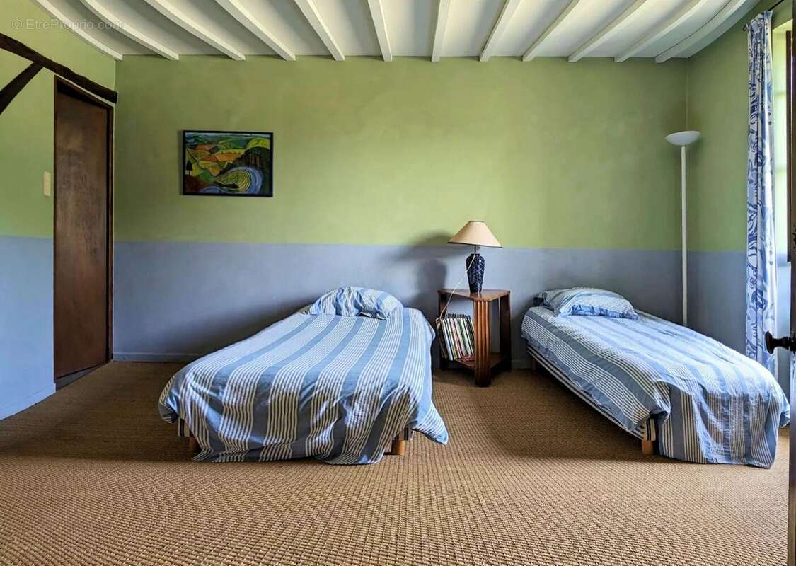 Maison de caractère avec 4 chambres sur 'environ 7318 m². - photo 34