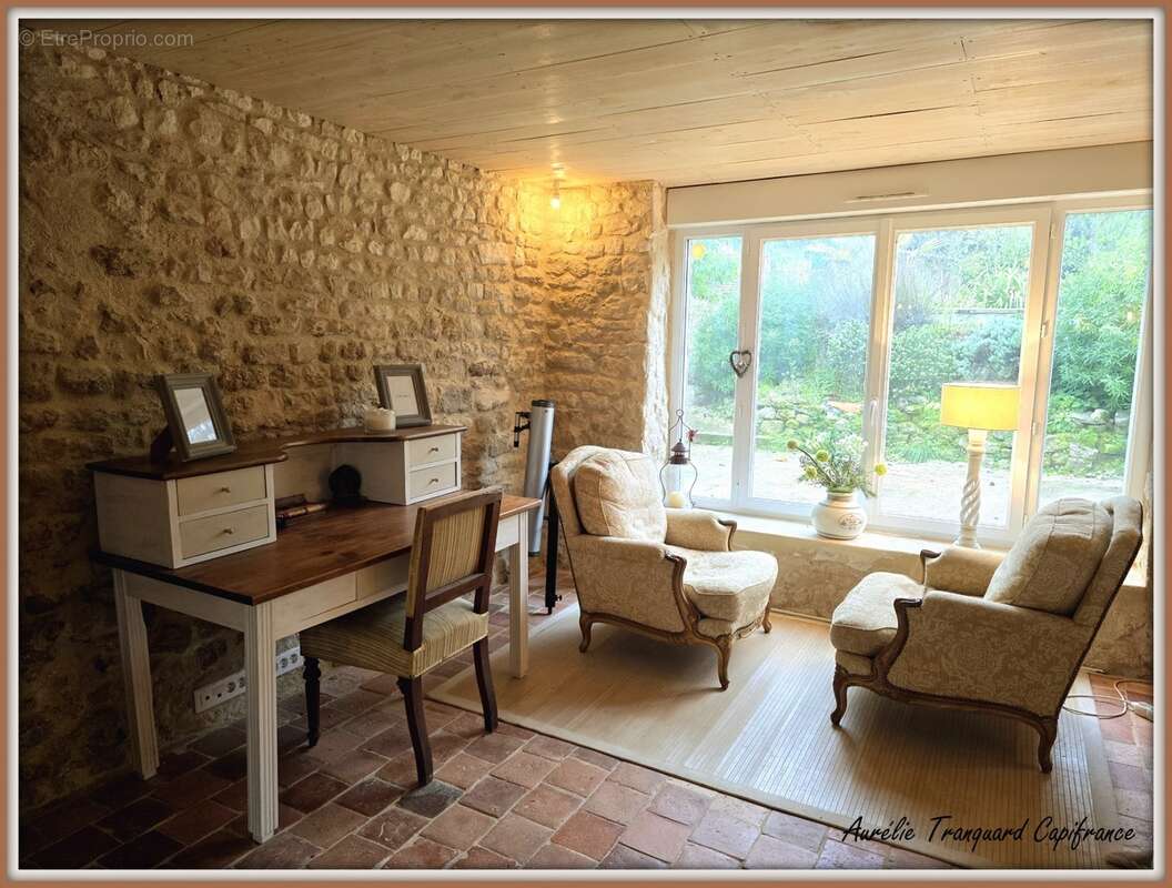 Maison à vendre 4 pièces ANTEZANT LA CHAPELLE (17) LONGERE/ maison charentaise avec dépendances - photo 3