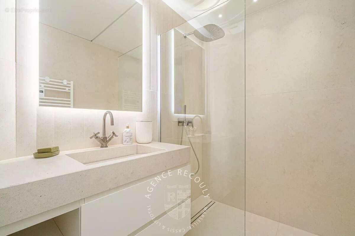Appartement à MARSEILLE-7E