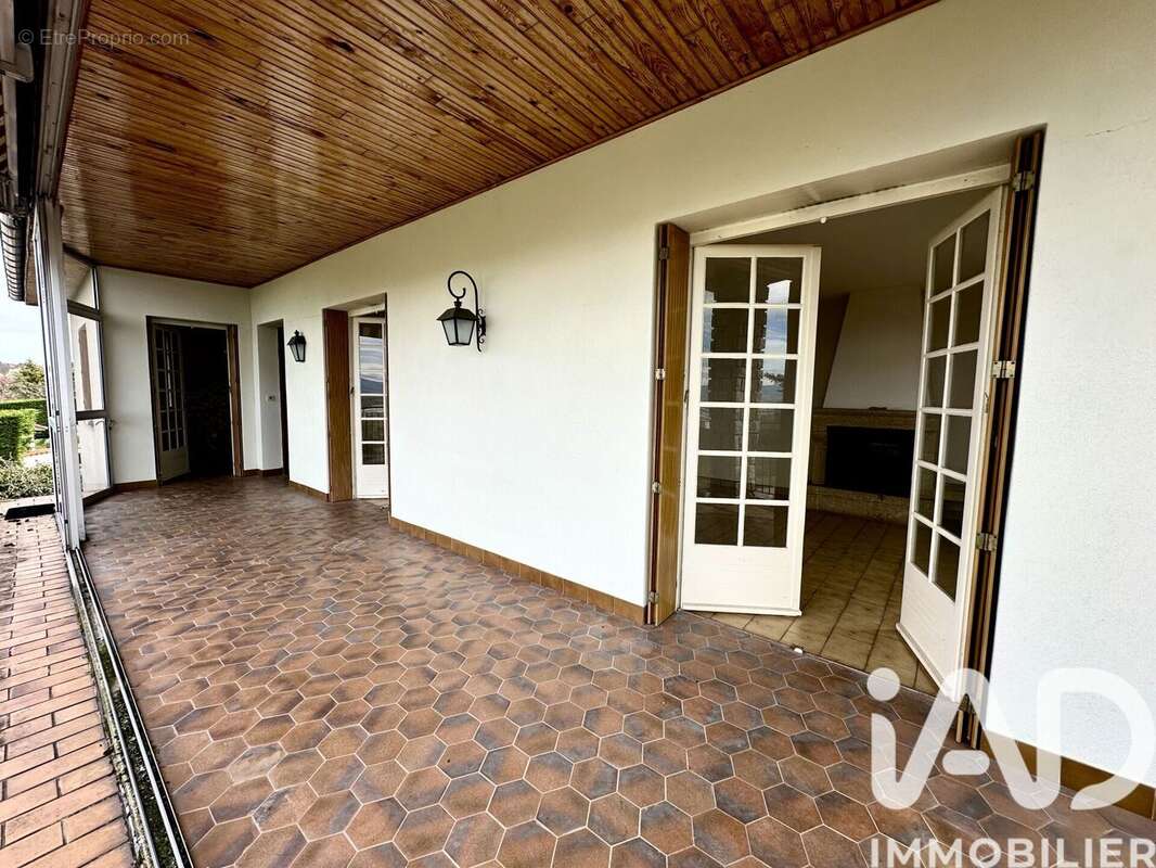 Photo 3 - Maison à SAINT-BONNET-LES-OULES