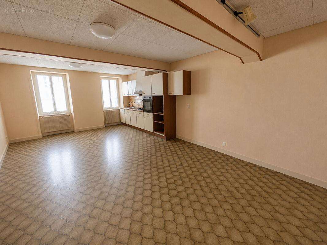 Maison à REGNY