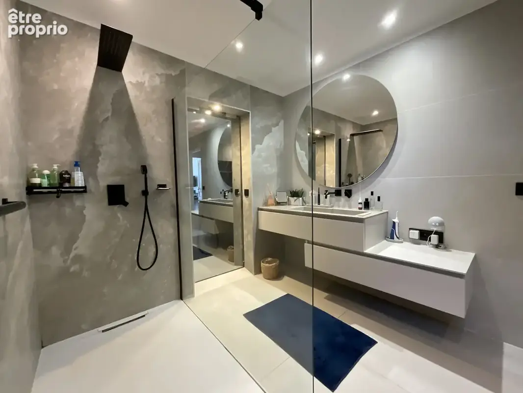 Villa de charme avec piscine, jardin paysager, double garage et prestations premium - photo 12