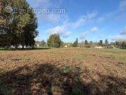 Terrain à SAINT-FRONT-DE-PRADOUX