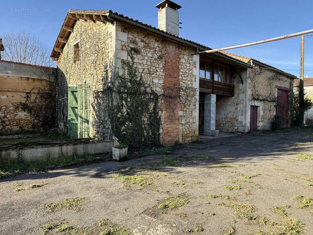 Maison à TAPONNAT-FLEURIGNAC