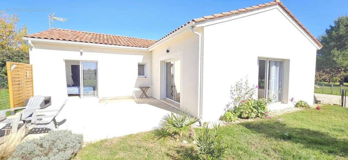 Maison à COURS-DE-PILE