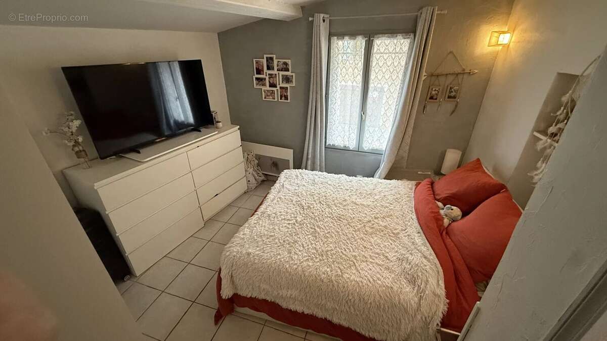 Appartement à COLLOBRIERES