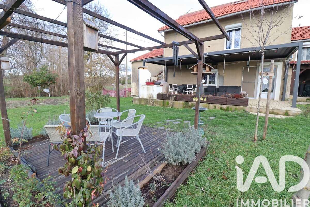 Maison 195 m² à Monteignet-Sur-L'andelot  - photo 3