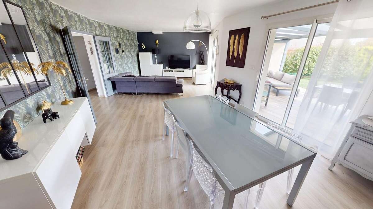 Maison à PARCAY-MESLAY