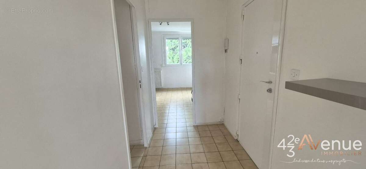 Appartement 80 m² à Saint-Etienne  - photo 4