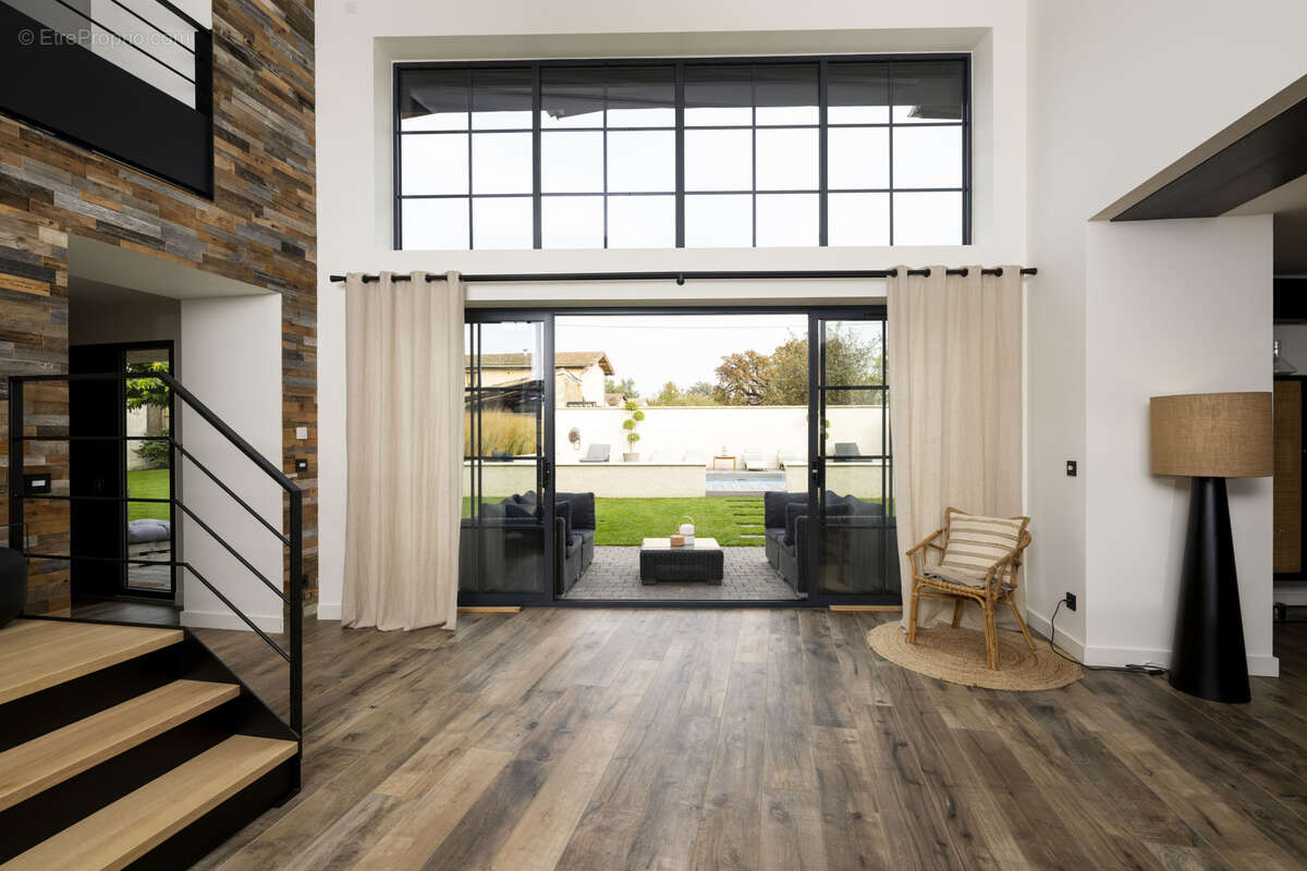 Maison à SAINT-BONNET-DE-MURE