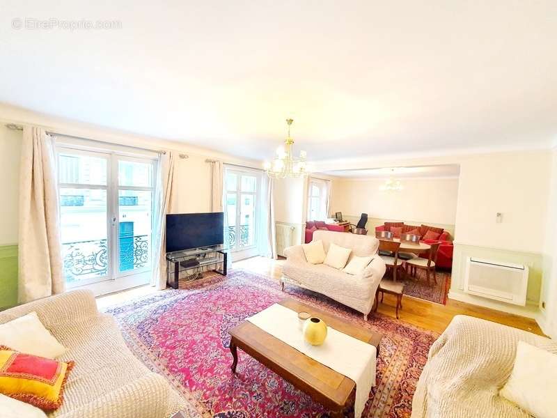 Appartement à PARIS-8E