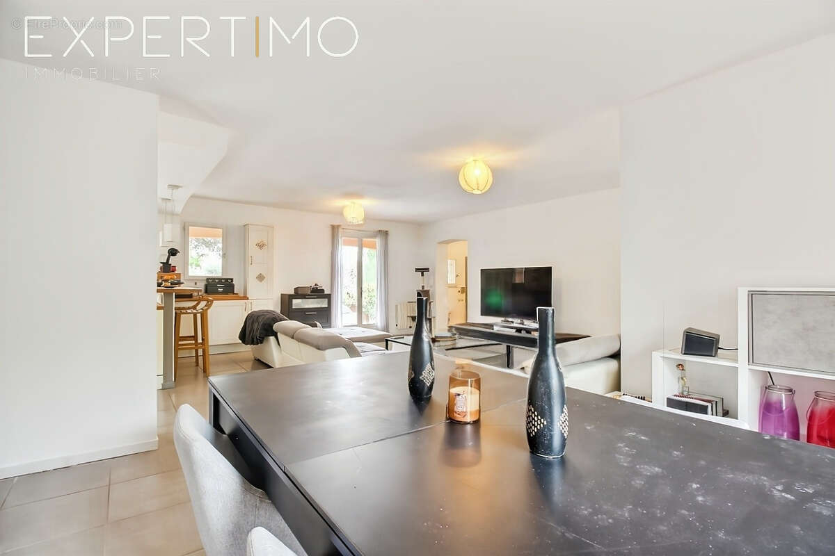 Pourrières : Maison T5 de Plain-Pied avec Piscine et Grand Jardin au Calme - photo 10