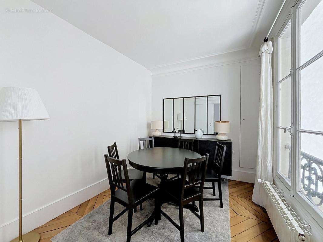 Appartement à PARIS-8E