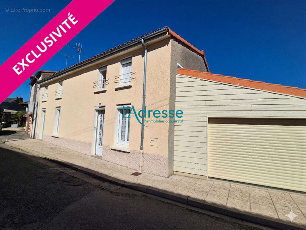 Maison à MONTREVAULT