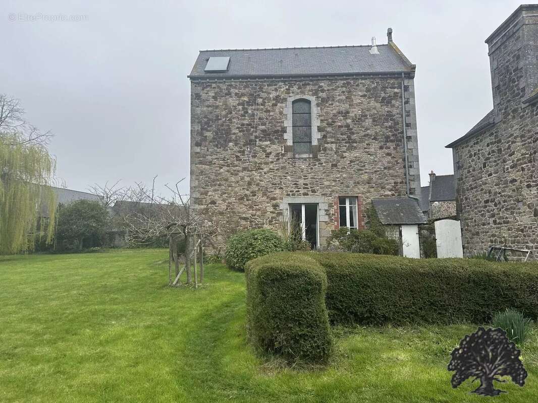 Maison à LE VIVIER-SUR-MER