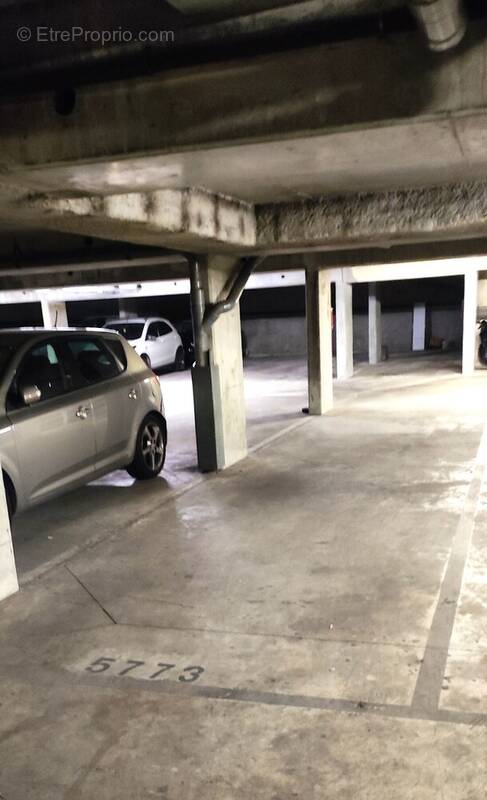 Parking à STAINS