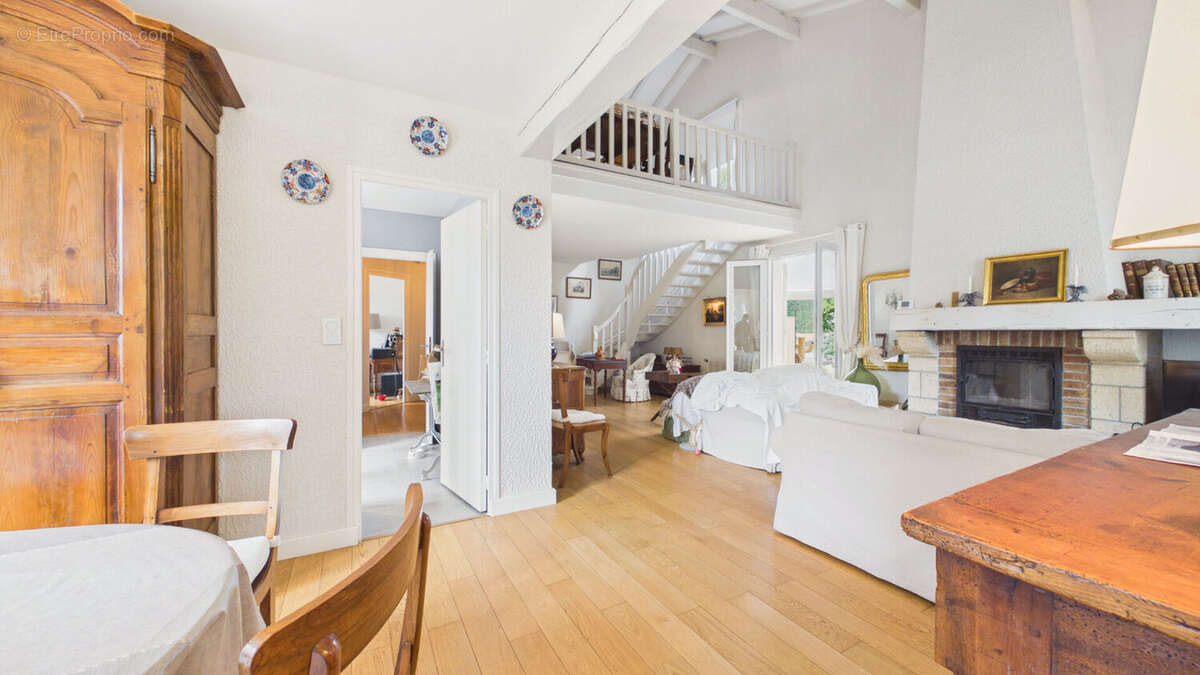 Maison sur terrain de 2100 m² -  Fond d'une impasse. - photo 8