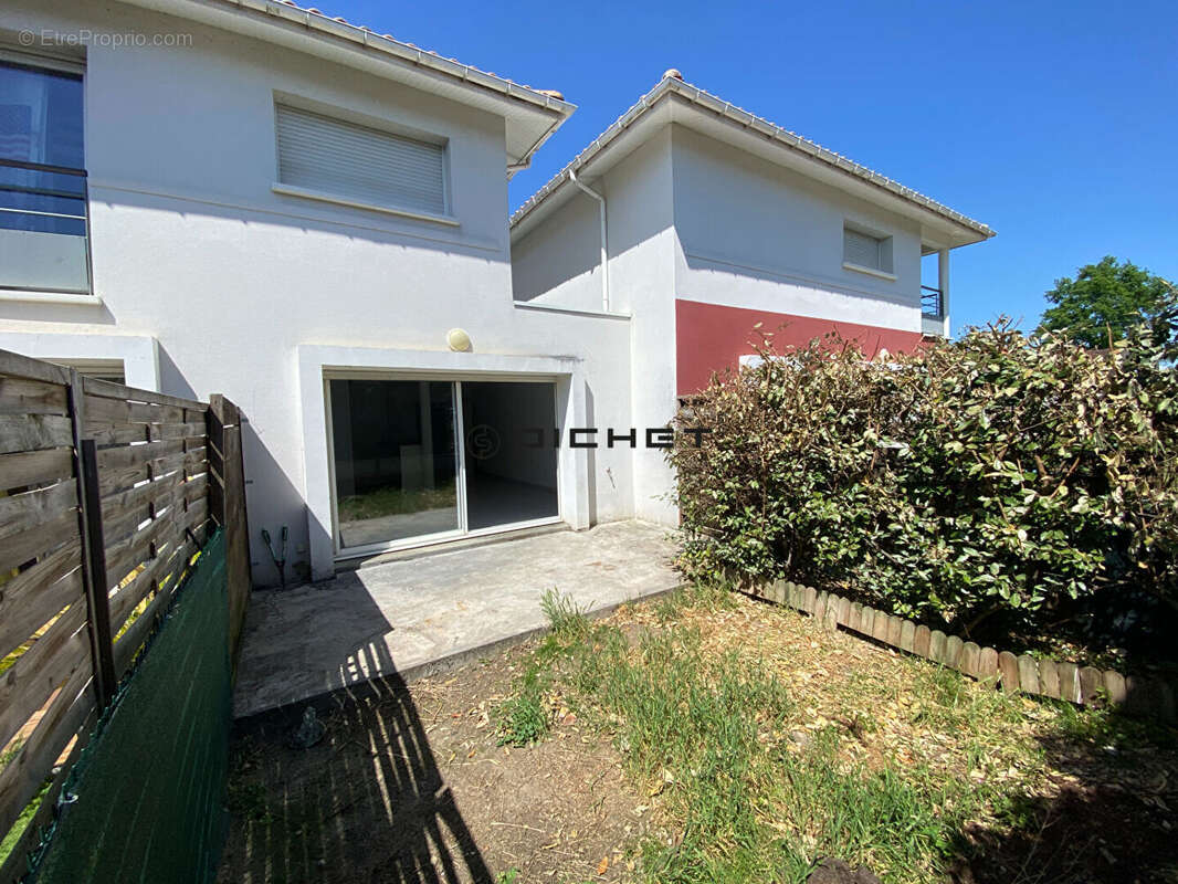 Maison à BASSENS