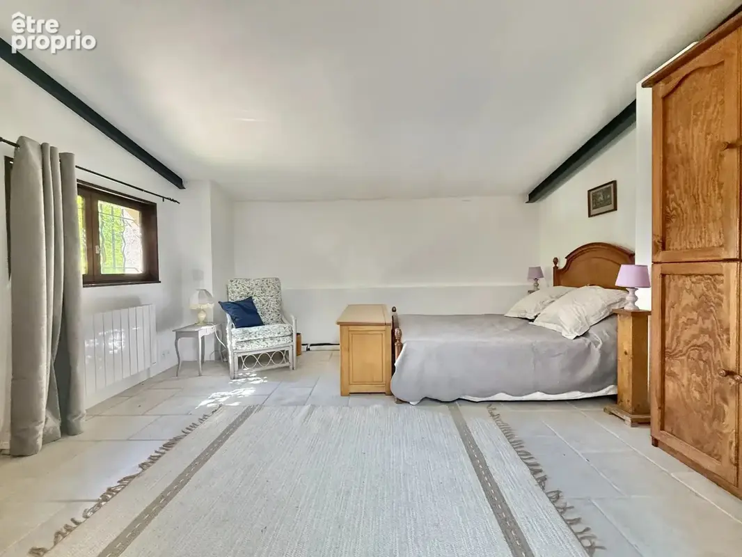 Maison de plain-pied avec 4 chambres, piscine et garage - photo 9