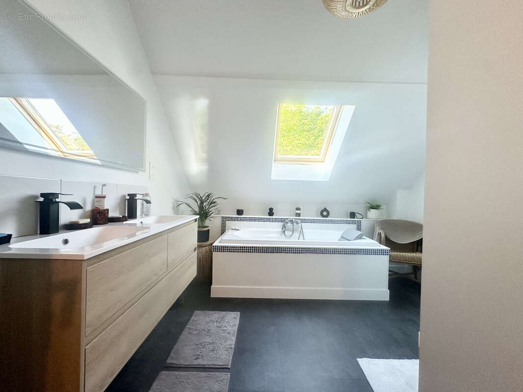 Maison à LIVERDY-EN-BRIE