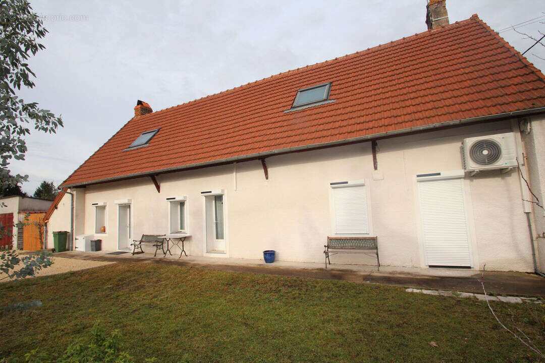 Maison à CHARRIN