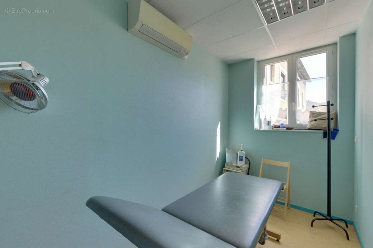 Maison à SAINT-SAUVEUR-DE-MONTAGUT