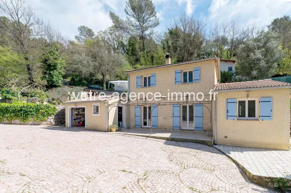 Peille, belle maison 105m² + garage 30m² Piscine + dépendance - photo 11