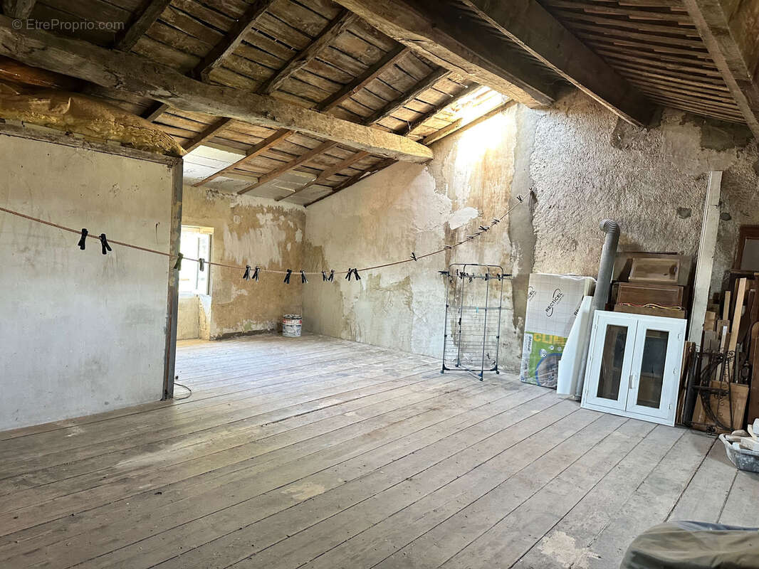 Maison à SAINT-JEAN-D'ANGELY