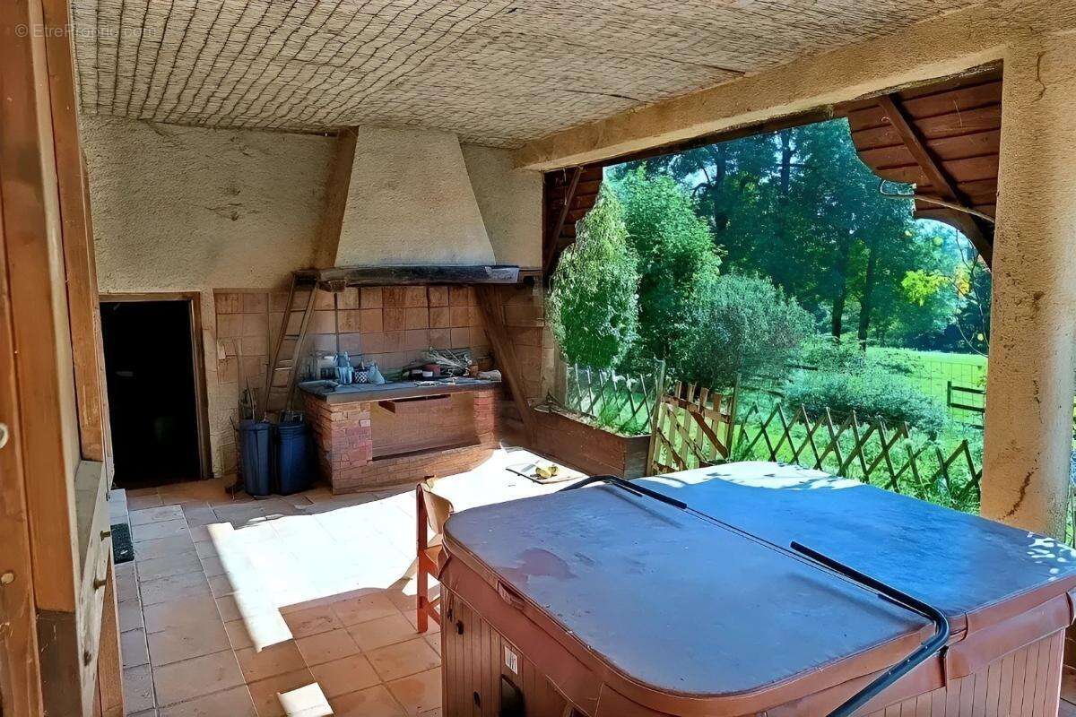 Maison à MIRANDOL-BOURGNOUNAC