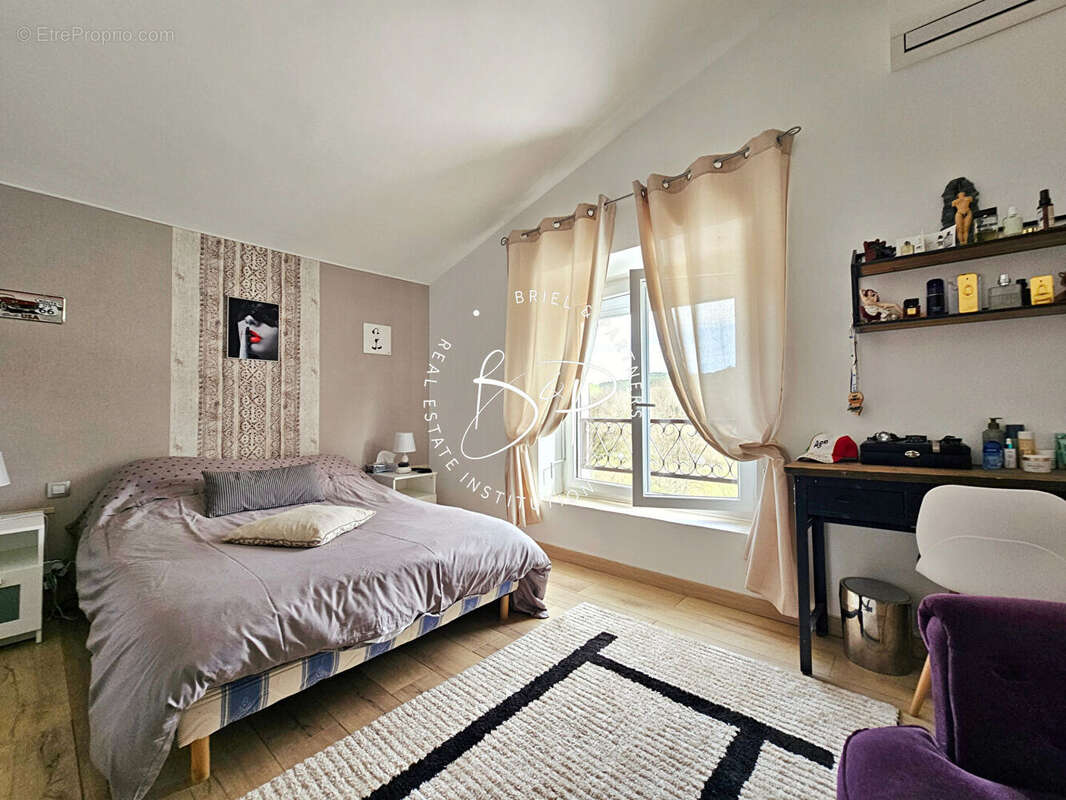 Maison à ENTRECASTEAUX