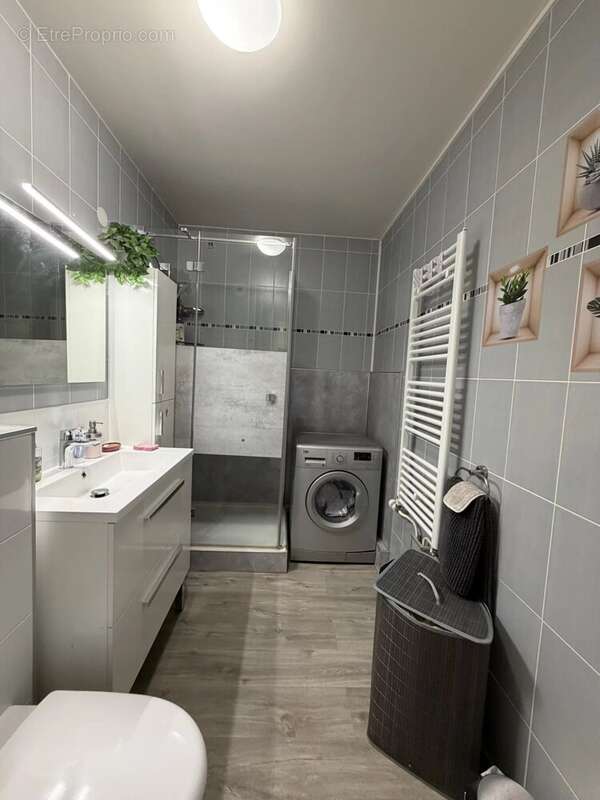 Appartement à LE MESNIL-SAINT-DENIS