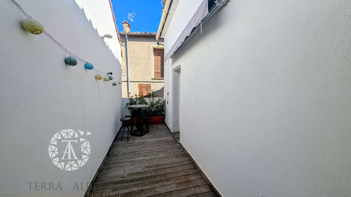 Maison à LAROQUE-DES-ALBERES