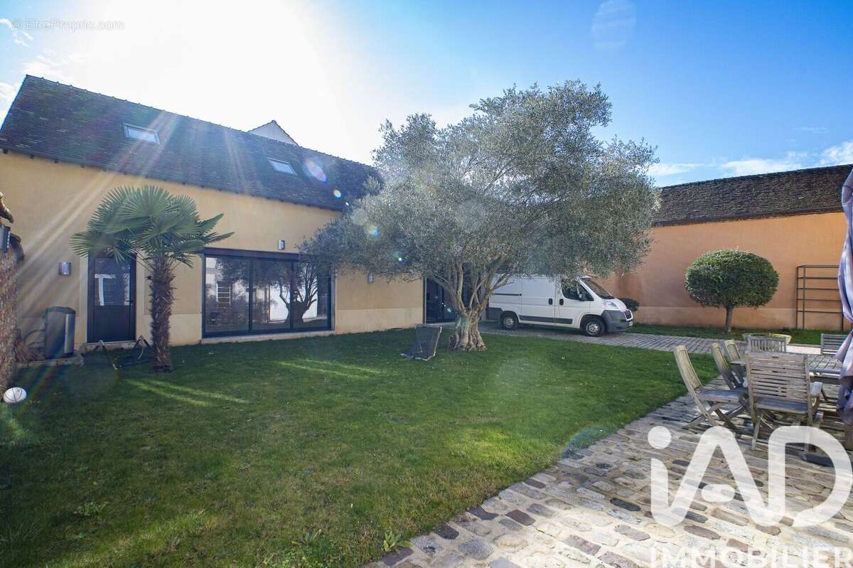 Photo 2 - Maison à MONDONVILLE-SAINT-JEAN
