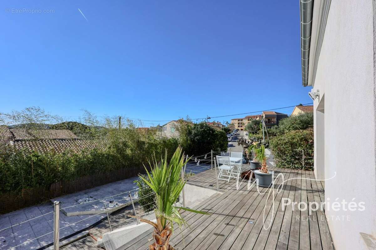 Maison à BORMES-LES-MIMOSAS