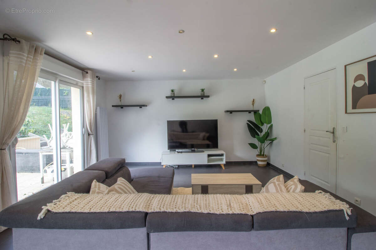 Maison à JANVILLE-SUR-JUINE