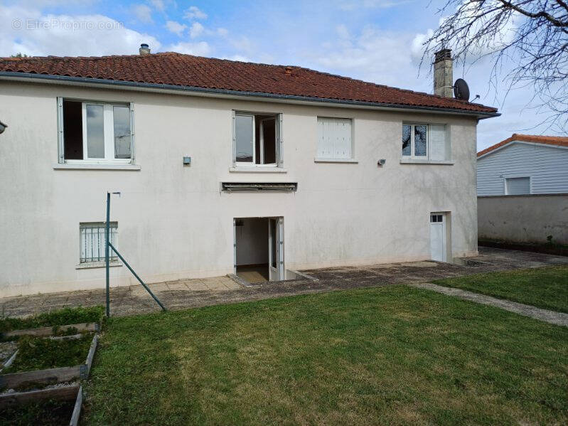 Maison à MAGNE
