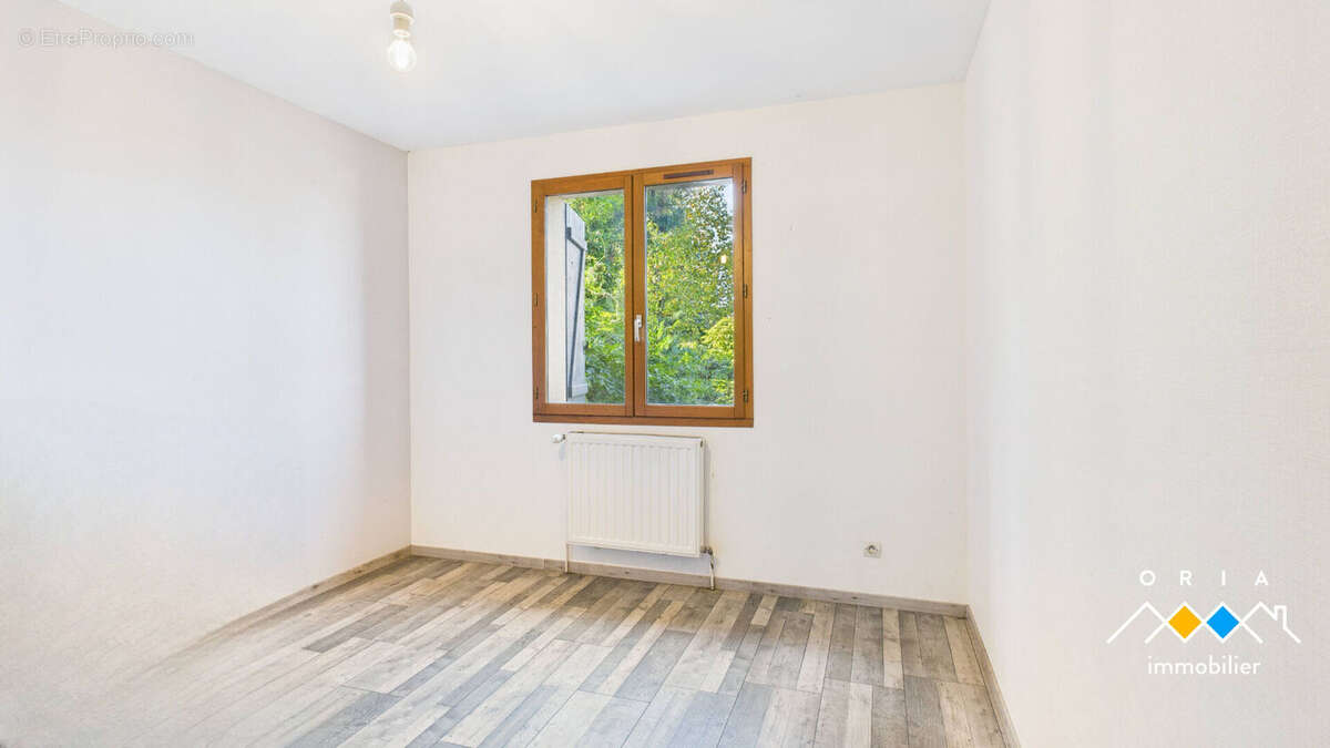 Maison à BEY-SUR-SEILLE