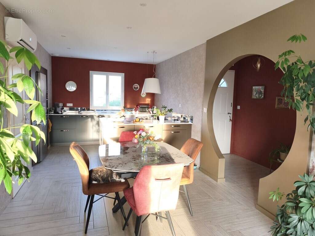 Maison à JARNAC-CHAMPAGNE