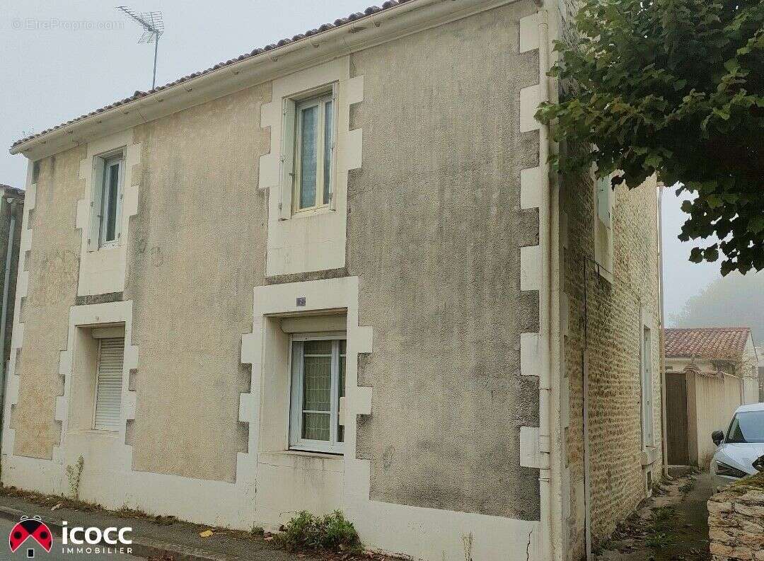 Maison à CHAMPAGNE-LES-MARAIS