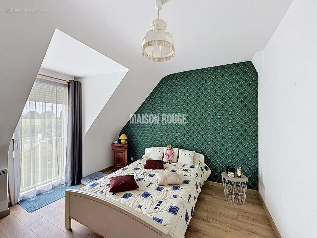 Maison familiale avec beaux espaces et jardin arboré située à PLERGUER - photo 5
