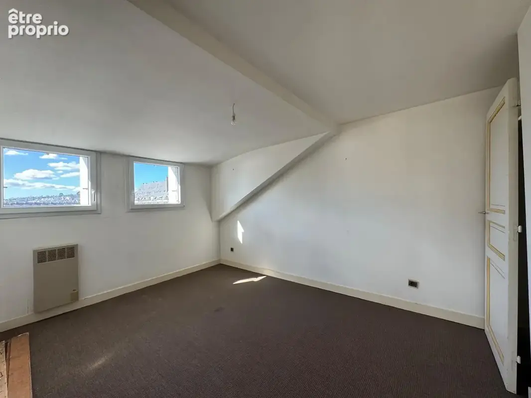 Dernier etage avec ASCENSEUR sur les Quais - photo 8