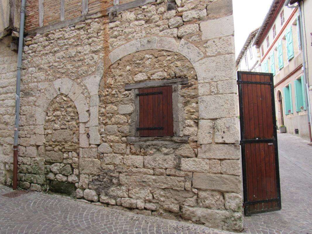 Grande maison medievale  de village entierement renovee dpe en b avec une petite maison qui sert de garage   290000€ - photo 55