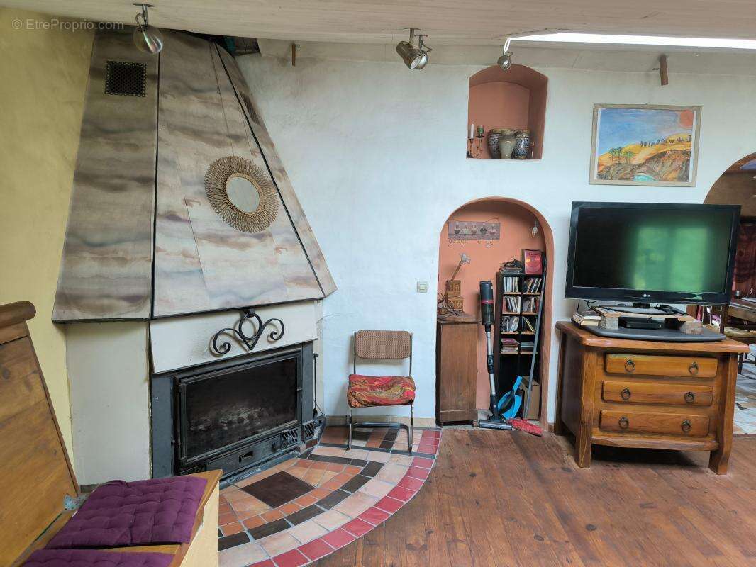 Maison en pierre  de 126 m2 terrain 5781 m2 + dependances+ gite - photo 3