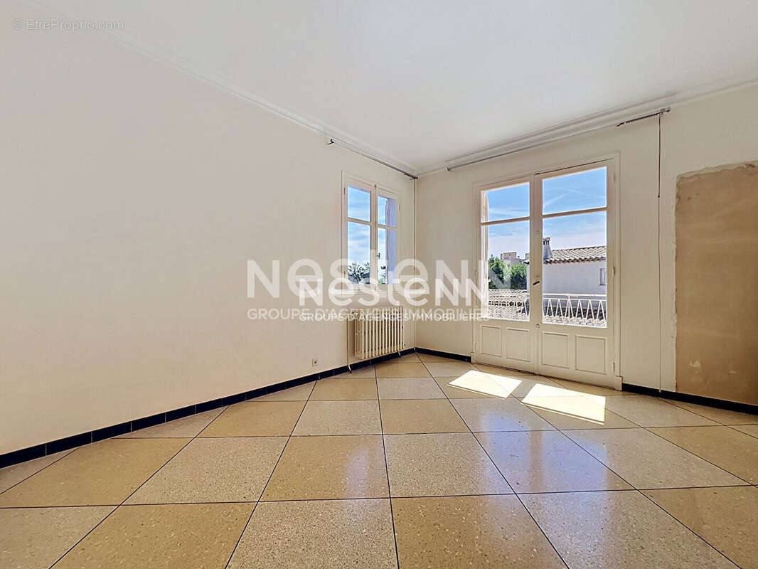 Golfe-Juan - Maison 5P 126 m² + Appartement indépendant 3P 98 m² - Terrain 1 480 m² - Sous-sol 70 m² - Parkings - Proche mer - photo 23