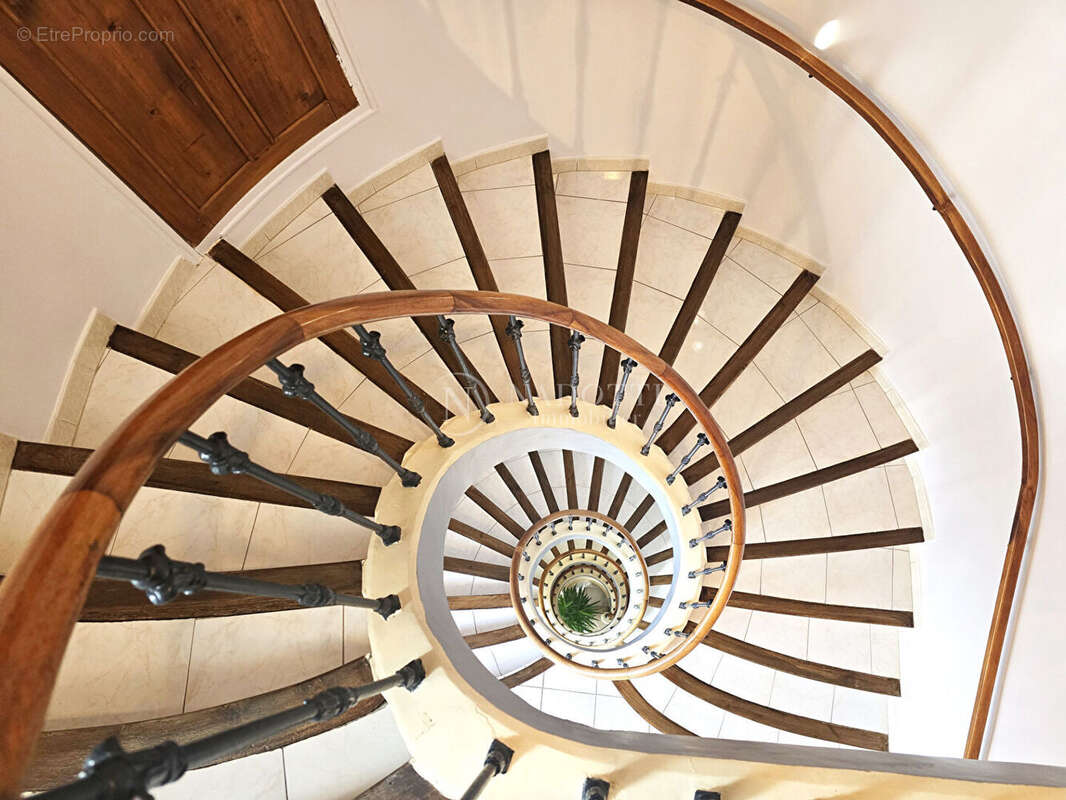 Immeuble haussmannien de 400m² APT - photo 12